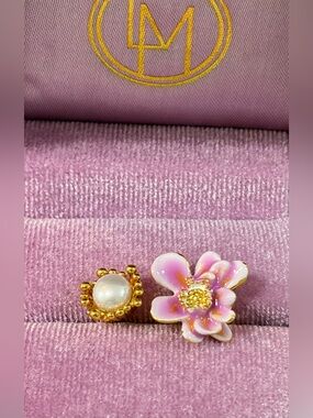 NEW IN BOX Lameno adjusted Floral Pearl gold toned ring